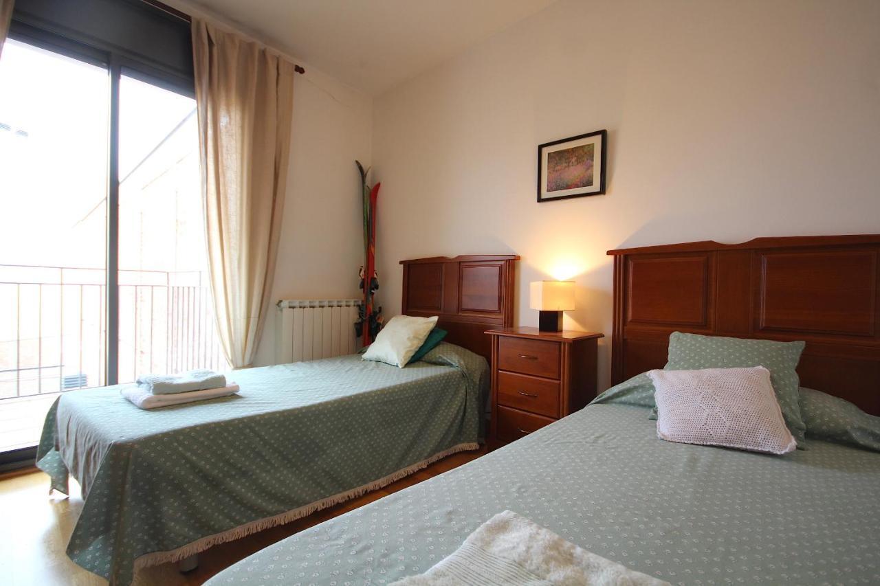 Ca L'Anna - Holiday Apartment Tremp Værelse billede
